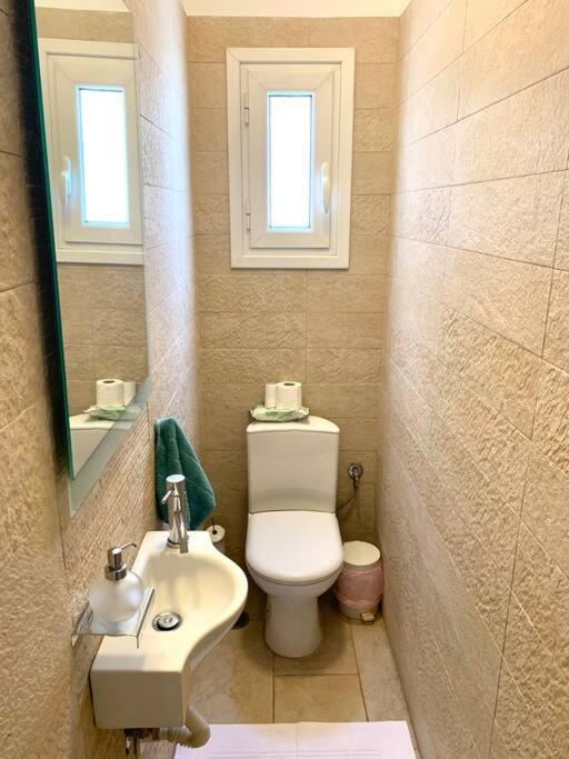 Spacious 4-Bedroom Family Home, 100M From Metro Athen Exterior foto