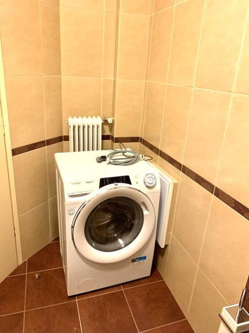 Spacious 4-Bedroom Family Home, 100M From Metro Athen Exterior foto